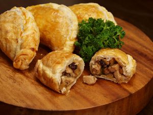 セブ島留学中に食べておきたいフィリピン料理:エンパナーダ(Empanada)